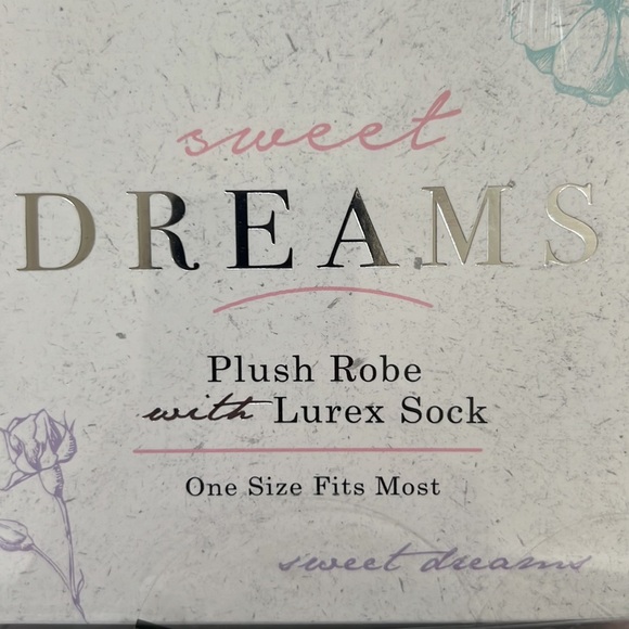 Robe with Lurex Sock gift set, pink robe & socks with hearts, New in sealed box - Picture 2 of 16